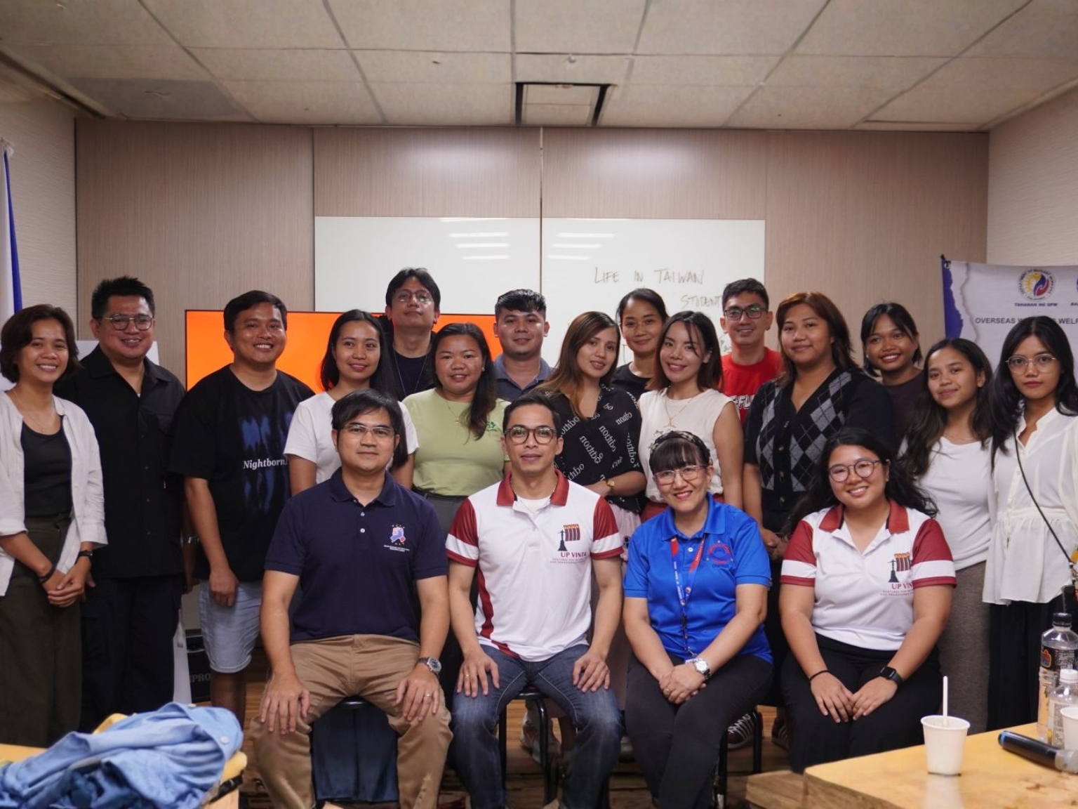 Intentional-Vlogging_with-participants-altered